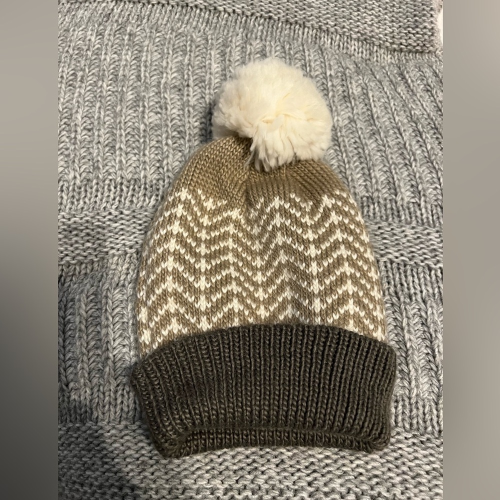 Dakine beanie.